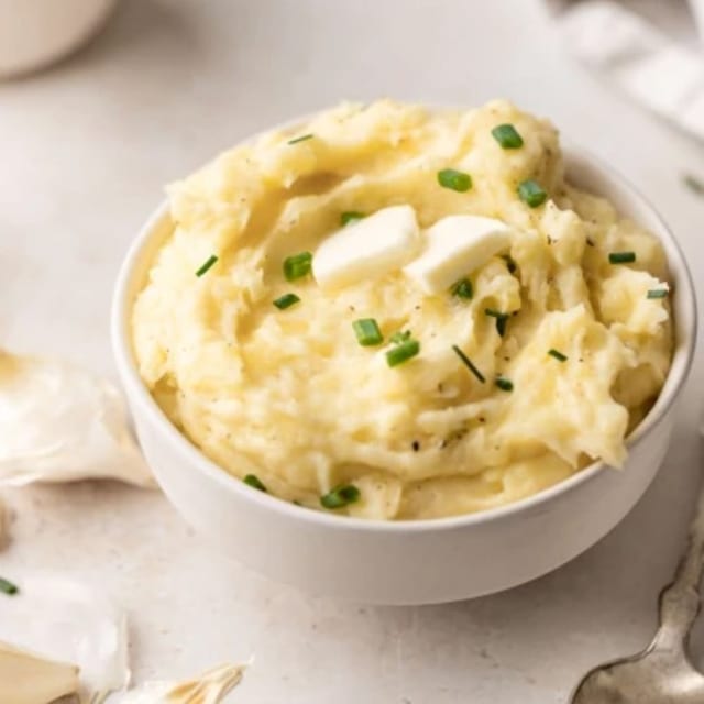 Side Garlic Mashed Potatoes.